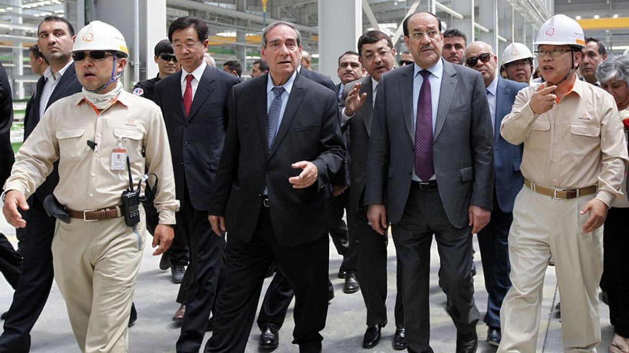 Iraqi Prime Minister Nouri al-Maliki (2nd R) visits a concrete plant for the Basmaya residential project in Baghdad April 16, 2014.   REUTERS/Ahmed Saad (IRAQ - Tags: POLITICS BUSINESS REAL ESTATE) - RTR3LHYV