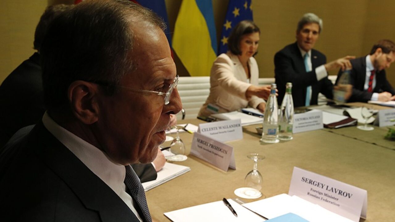 UKRAINE-CRISIS/GENEVA Russia's Foreign Minister Sergei Lavrov (L) looks on as U.S. Secretary of State John Kerry (2nd R) starts a quadrilateral meeting in Geneva, between representatives of the U.S., Ukraine, Russia and the European Union about the ongoing situation in Ukraine April 17, 2014. REUTERS/Jim Bourg (SWITZERLAND - Tags: POLITICS) - RTR3LN59