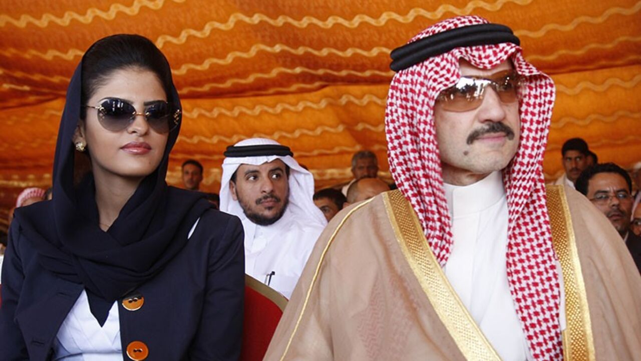 YEMEN/ Saudi Prince al-Waleed bin Talal (R) and his wife Princess Amira al-Taweel attend a ceremony for the opening of housing units in the al-Dhafir village, west of Sanaa May 24, 2009. The houses were built by al-Waleed for victims of the December 28, 2005 landslide in al-Dhafir. The landslide killed 65 people and destroyed 27 of the village's 31 houses. REUTERS/Khaled Abdullah (YEMEN POLITICS ROYALS SOCIETY) - RTXMPSM