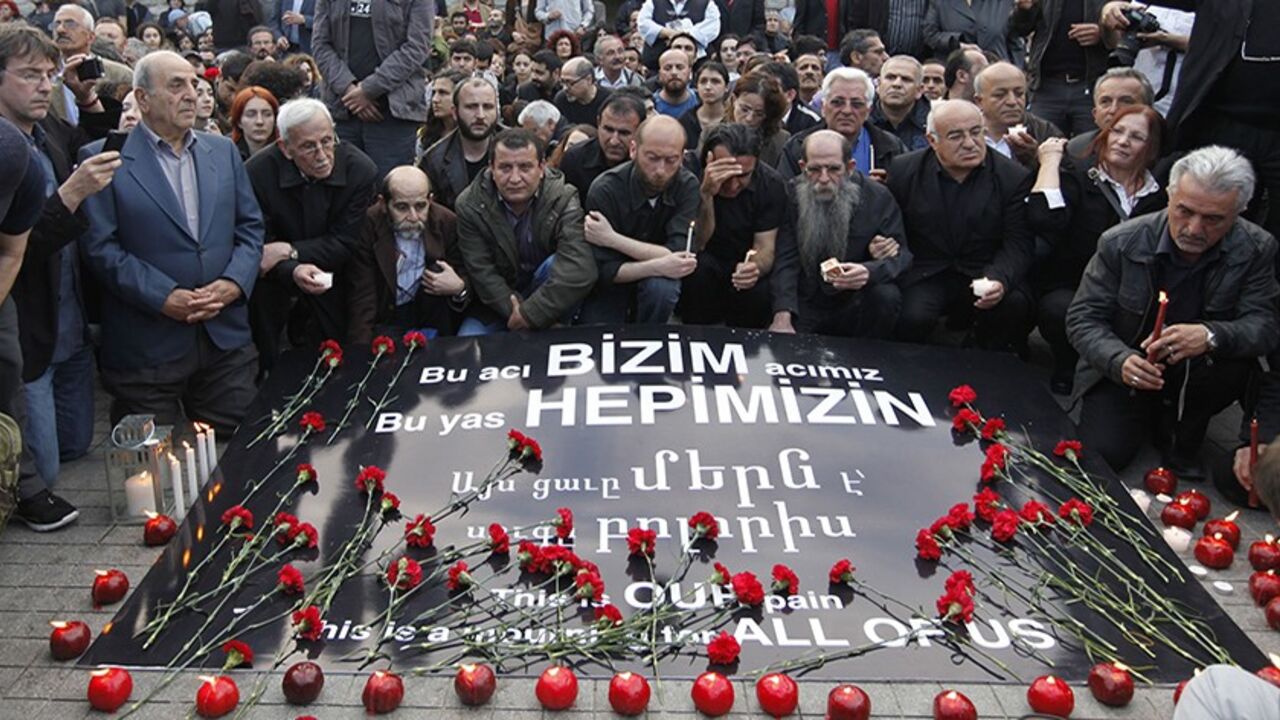 TURKEY-ARMENIA/ Human rights activists light candles to mourn Armenian victims in central Istanbul April 24, 2010, during a demonstration to commemorate the 1915 mass killing of Armenians in the Ottoman Empire. Muslim Turkey accepts many Christian Armenians died in partisan fighting beginning in 1915 but denies that up to 1.5 million were killed and that it amounted to genocide, a term used by some Western historians and foreign parliaments. REUTERS/ Osman Orsal (TURKEY RELIGION - Tags: CRIME LAW CIVIL UNREST SOCIETY POLIT