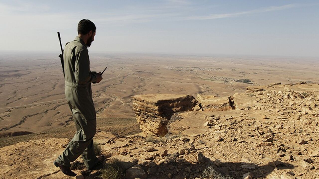 LIBYA Rebel fighters patrol in the desert south of the Libyan rebel-held town of Ar Rujbann the Western Mountains, some 150 km (93.2 miles) southwest of Tripoli, May 28, 2011. REUTERS/Youssef Boudlal (LIBYA - Tags: POLITICS CIVIL UNREST) - RTR2N136