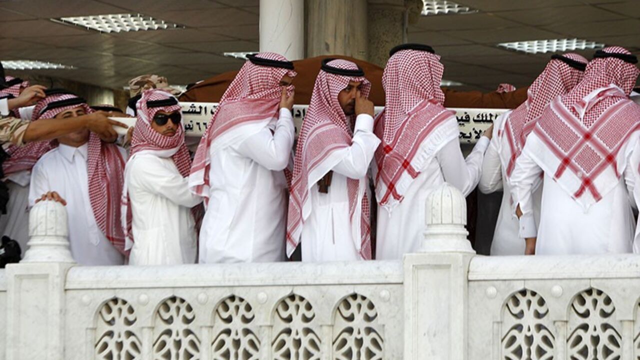 SAUDI-CROWNPRINCE/ Saudi princes carry the coffin of Crown Prince Nayef inside the Grand Mosque in Mecca June 17, 2012. Saudi Arabia's Crown Prince Nayef, a hawkish interior minister who crushed al Qaeda in the world's top oil exporter, died on Saturday eight months after becoming heir to the throne, paving the way for a more reform-minded successor. REUTERS/Fahad Shadeed (SAUDI ARABIA - Tags: POLITICS OBITUARY) - RTR33SCC