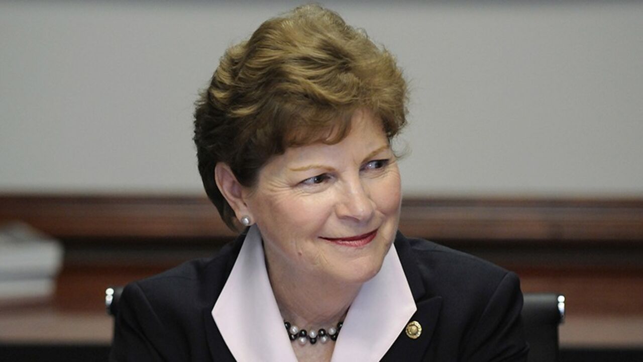 WASHINGTON-SUMMIT/ U.S. Senator Jeanne Shaheen (D-NH) takes her seat for the Reuters Washington Summit in Washington June 26, 2012. REUTERS/Jonathan Ernst (UNITED STATES - Tags: POLITICS) - RTR346PP