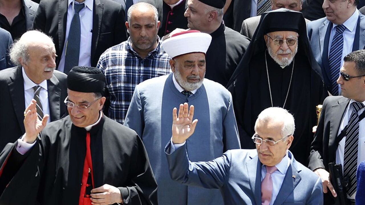 LEBANON/ Lebanese President Michel Sleiman (R) gestures beside Maronite Patriarch Beshara al-Rai (L), in a celebration to solidify the reconciliation between Christians and Druze in Brih May 17, 2014. REUTERS/Mohamed Azakir (LEBANON - Tags: POLITICS RELIGION) - RTR3PLSX