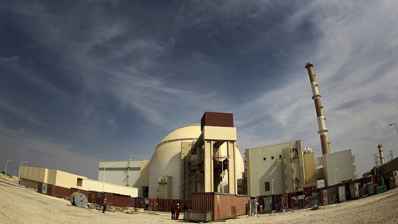 IRAN-NUCLEAR/FUEL A general view of the Bushehr nuclear power plant, some 1,200 km (746 miles) south of Tehran October 26, 2010. Iran has begun loading fuel into the core of its first nuclear power plant on Tuesday, one of the last steps to realising its stated goal of becoming a peaceful nuclear power, state-run Press TV reported on Tuesday. REUTERS/IRNA/Mohammad Babaie (IRAN - Tags: POLITICS ENERGY) - RTXTUIA