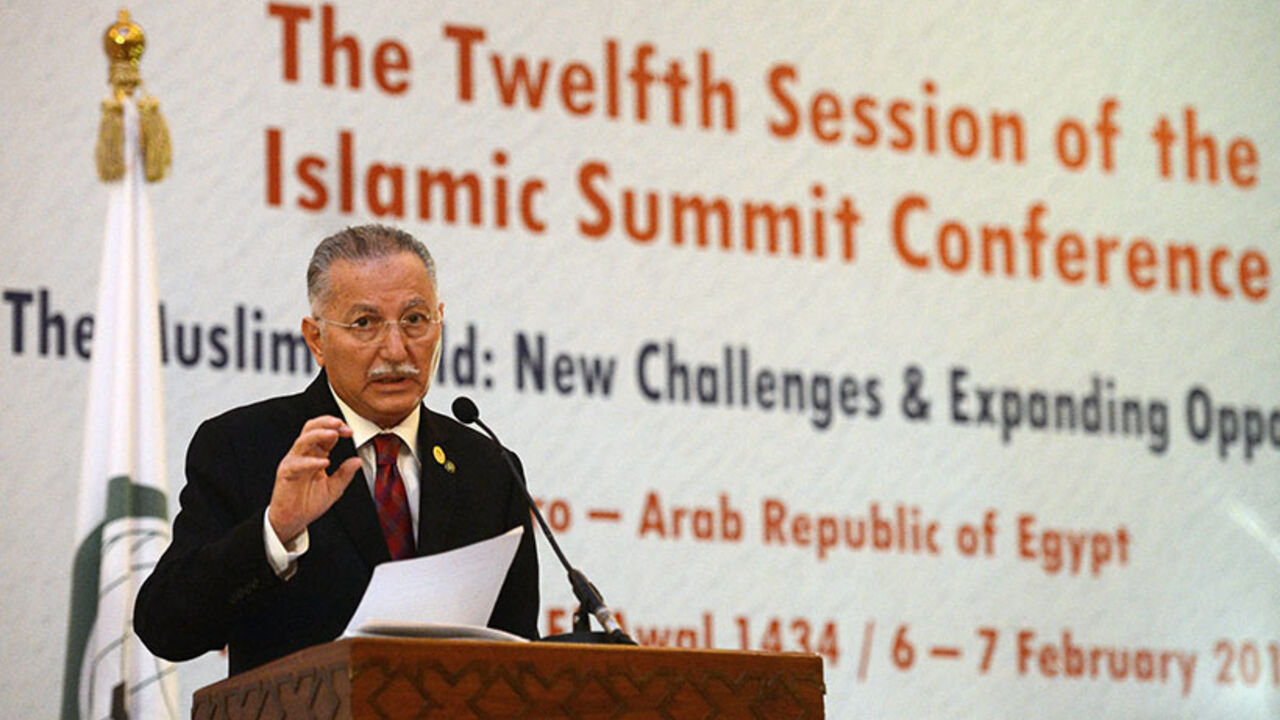 EGYPT-DIPLOMACY-SUMMIT-OIC Secretary General of the Organization of Islamic cooperation (OIC), Ekmeleddin Ihsanoglu speaks during the final press conference at the end of the 12th summit of OIC. The summit was dominated by the Syrian conflict which has divided the Muslim world along sectarian lines. AFP PHOTO KHALED DESOUKI (Photo credit should read KHALED DESOUKI/AFP/Getty Images)