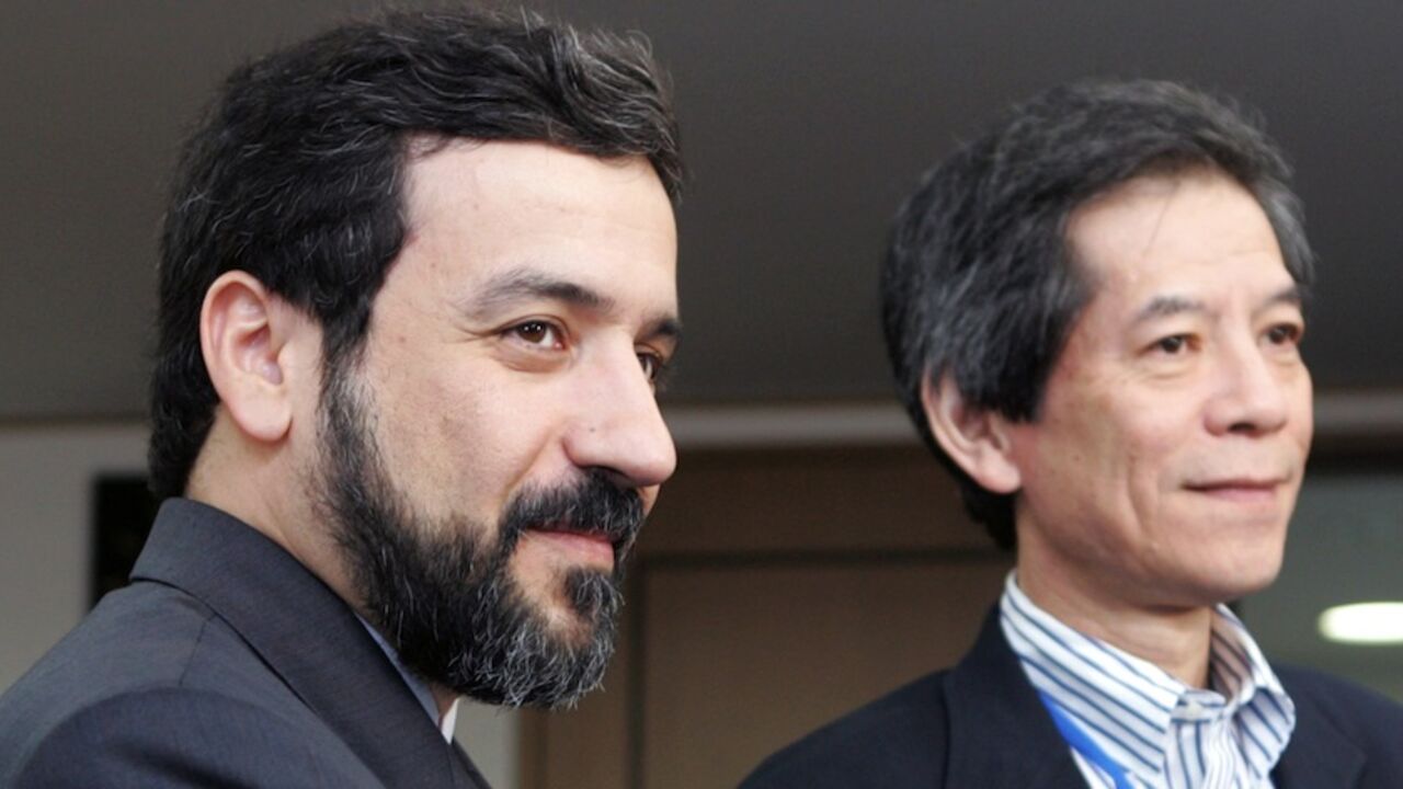 Iranian Deputy Foreign Minister Araghchi meets Japanese Deputy Minister for Foreign Affairs Nishida in Tokyo Iran's Deputy Foreign Minister Abbas Araghchi (L) meets Japanese Deputy Minister for Foreign Affairs Tsuneo Nishida before their talks at the Foreign Ministry in Tokyo September 1, 2006. REUTERS/Toru Hanai (JAPAN) - RTR1GVI3