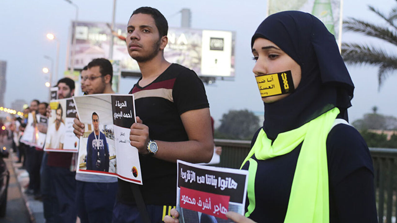 Protesters from ''6th of April'' group and other opposition activists, form a human chain to call for the release of activists in detention, over a bridge in central Cairo Protesters from ''6th of April'' group and other opposition activists, form a human chain to call for the release of activists in detention, over a bridge in central Cairo, April 16, 2014. REUTERS/Asmaa Waguih (EGYPT - Tags: POLITICS CIVIL UNREST) - RTR3LKDJ