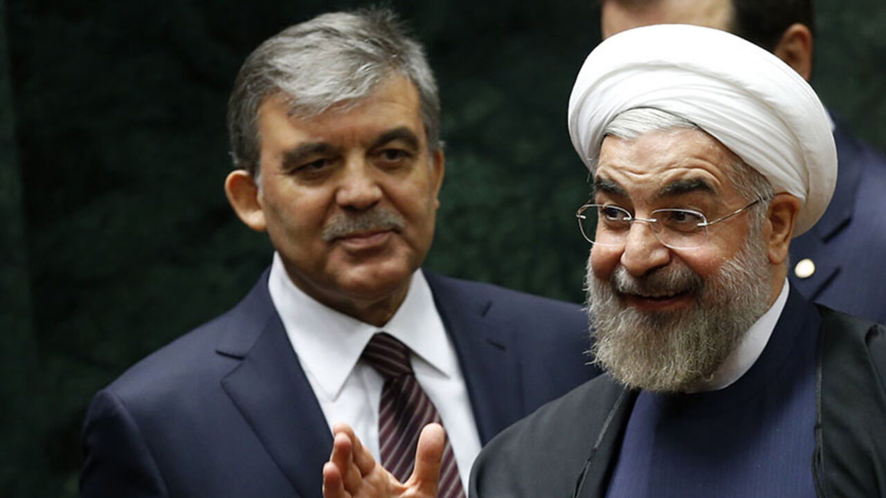 Iran's President Rouhani greets the audience as he and his Turkish counterpart Gul arrive at a meeting in Ankara Iran's President Hassan Rouhani (R) greets the audience as he and his Turkish counterpart Abdullah Gul arrive at a meeting in Ankara June 10, 2014. REUTERS/Umit Bektas (TURKEY - Tags: POLITICS) - RTR3T167