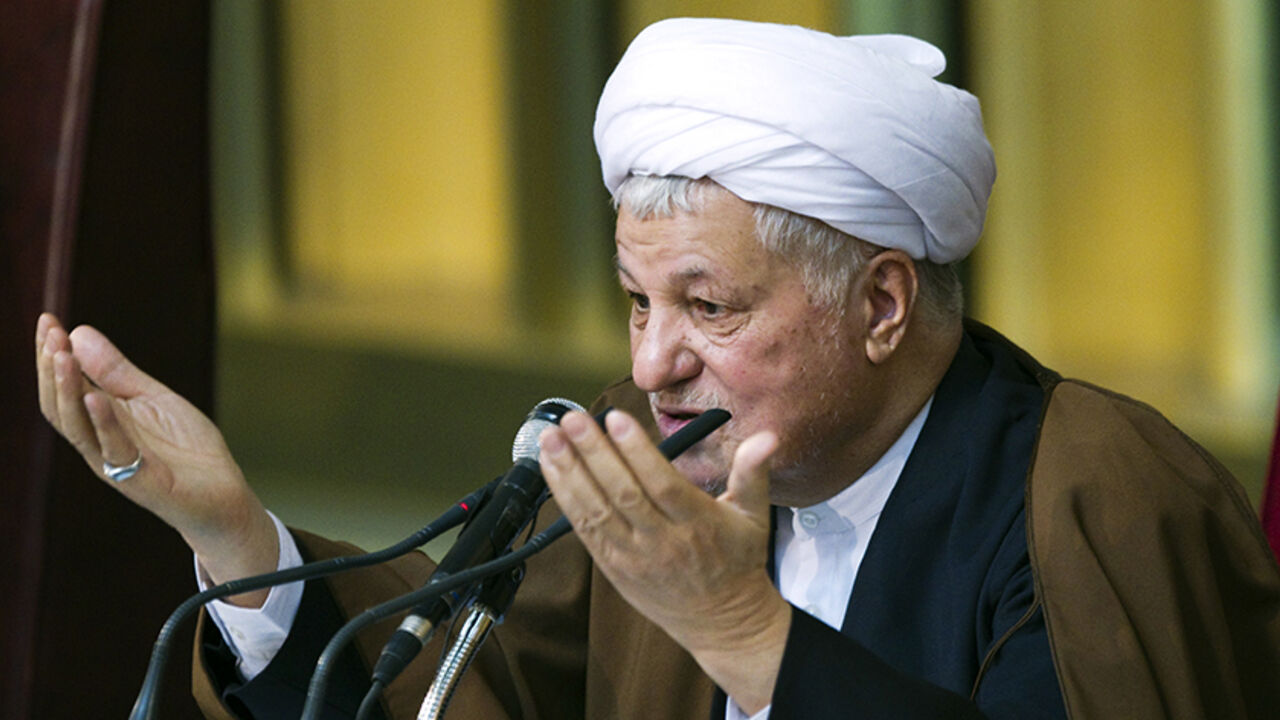 Former Iranian president Akbar Hashemi Rafsanjani gives the opening speech during Iran's Assembly of Experts' biannual meeting in Tehran EDITORS' NOTE: Reuters and other foreign media are subject to Iranian restrictions on leaving the office to report, film or take pictures in Tehran.
Former Iranian president Akbar Hashemi Rafsanjani gives the opening speech during Iran's Assembly of Experts' biannual meeting in Tehran March 8, 2011. Rafsanjani lost his position on Tuesday as head of an important state clerical body after hardliners criticised him for being too close to the reformist opposition. REUTERS/Raheb Homavandi (IRAN - Tags: POLITIC
