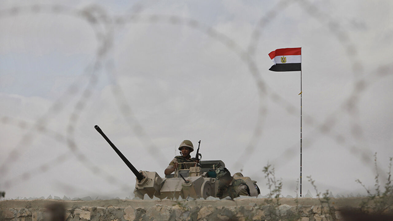 Egyptian soldier keeps guard on the border between Egypt and southern Gaza Strip An Egyptian soldier keeps guard on the border between Egypt and southern Gaza Strip July 1, 2013. Egyptian soldiers and members of Palestinian security forces loyal to Hamas are on alert to guard the border area after massive protests in Egypt, Hamas officials said. REUTERS/Ibraheem Abu Mustafa (GAZA - Tags: POLITICS) - RTX118II
