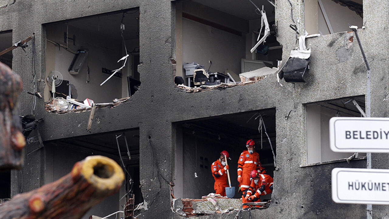 Search and rescue team members work on one of the scenes of the twin car bomb attacks in the town of Reyhanli of Hatay province near the Turkish-Syrian border Search and rescue team members work on one of the scenes of the twin car bomb attacks in the town of Reyhanli of Hatay province near the Turkish-Syrian border May 12, 2013. Twin car bombs killed 43 people and wounded many more in a Turkish town near the Syrian border on Saturday and the government said it suspected Syrian involvement. The bombing increased fears that Syria's civil war was dragging in neighbouring states despite renewed diplomatic moves towards ending two years of fighting in which more than