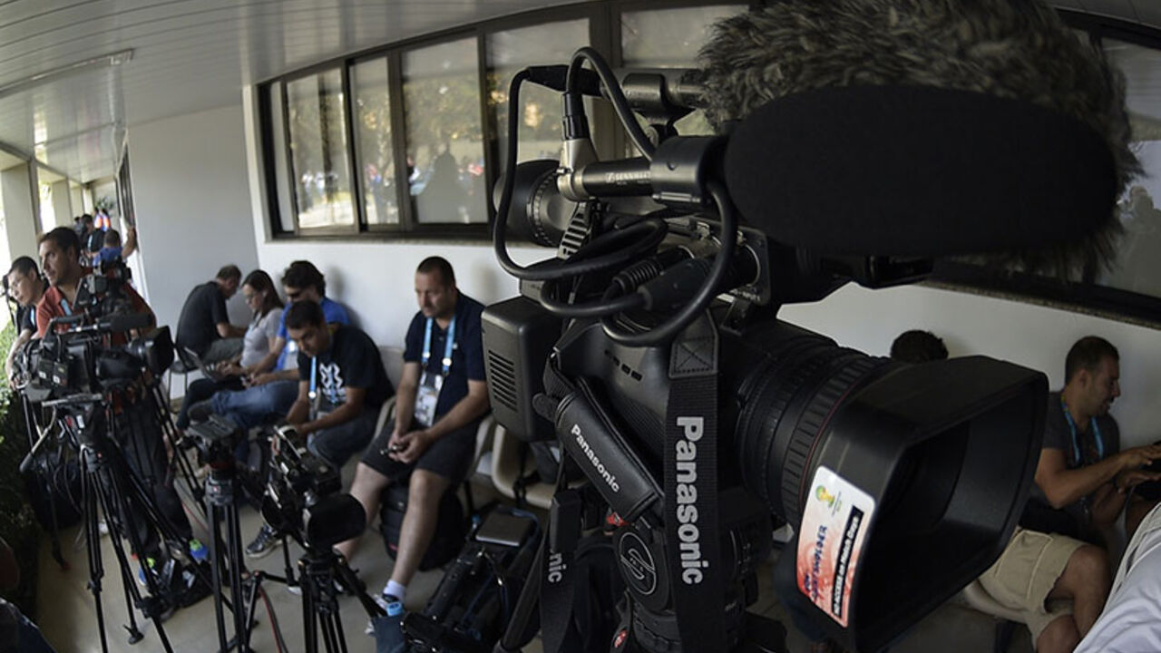 FBL-WC-2014-ARG-PRESSER Media personnel wait to attend a press conference of Argentina's goalkeeper's Agustin Orion and Mariano Andujar at their base camp in Vespasiano, near Belo Horizonte, on June 18, 2014, ahead their 2014 FIFA World Cup Group F football match against Iran, to be held at the Mineirao Stadium in Belo Horizonte on June 21, 2014. AFP PHOTO / Juan Mabromata