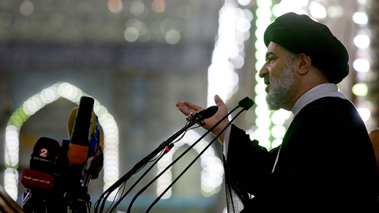 IRAQ-UNREST-ISLAM-SHIITE-PRAYER Shiite Muslim Ahmad Safi, the representative of Iraq's Shiite spiritual leader Grand Ayatollah Ali Sistani, gives a sermon at the Imam Hussein mosque during the Friday prayer on June 20, 2014 in the Shrine city of Karbala in central Iraq. Iraq's top Shiite cleric, Grand Ayatollah Ali al-Sistani called for the country's next government to be "effective" and avoid past mistakes, in an implicit criticism of the embattled incumbent premier. AFP PHOTO/MOHAMMED SAWAF (Photo credit should read MOHAMMED