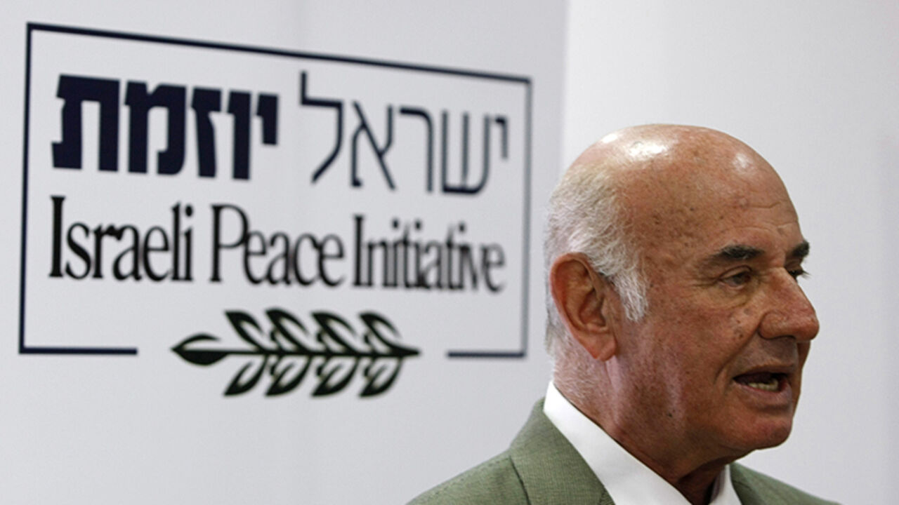Former head of Israel's Shin Bet security agency Perry speaks during a news conference in Tel Aviv Former head of Israel's Shin Bet security agency Yaakov Perry speaks during a news conference about a peace initiative in Tel Aviv April 6, 2011. Former Israeli security chiefs have drafted a new peace plan they hope to use as a platform to pressure Prime Minister Benjamin Netanyahu's government to renew deadlocked talks with the Palestinians. REUTERS/Baz Ratner (ISRAEL - Tags: POLITICS MILITARY HEADSHOT) - RTR2KVIL