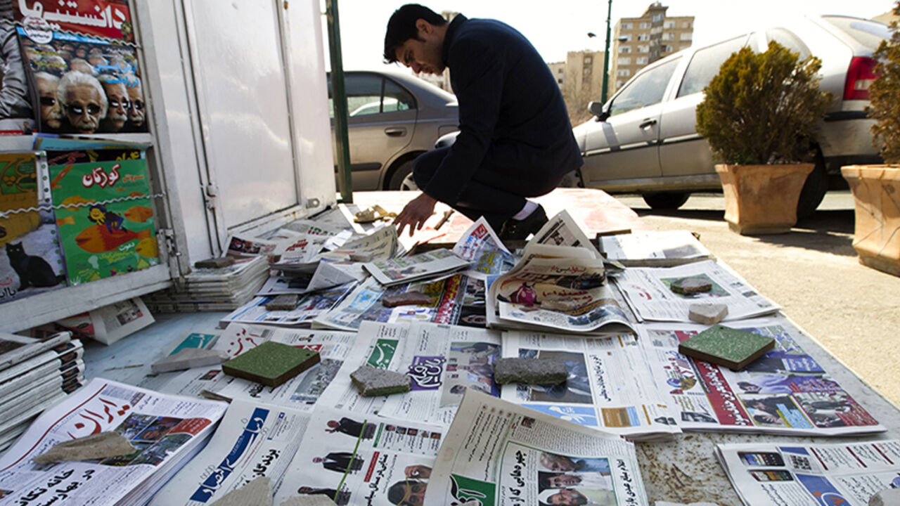 A man looks at newspapers at a news stand in Tehran EDITORS' NOTE: Reuters and other foreign media are subject to Iranian restrictions on leaving the office to report, film or take pictures in Tehran.
A man looks at newspapers at a news stand in Tehran March 4, 2012. Hardliners allied with Iran's Supreme Leader Ayatollah Ali Khamenei maintained their lead in the country's parliamentary vote, with partial results on Sunday showing supporters of the president trailing behind. REUTERS/Raheb Homavandi (IRAN - Tags: POLITICS ELECTIONS) - RTR2YTIX