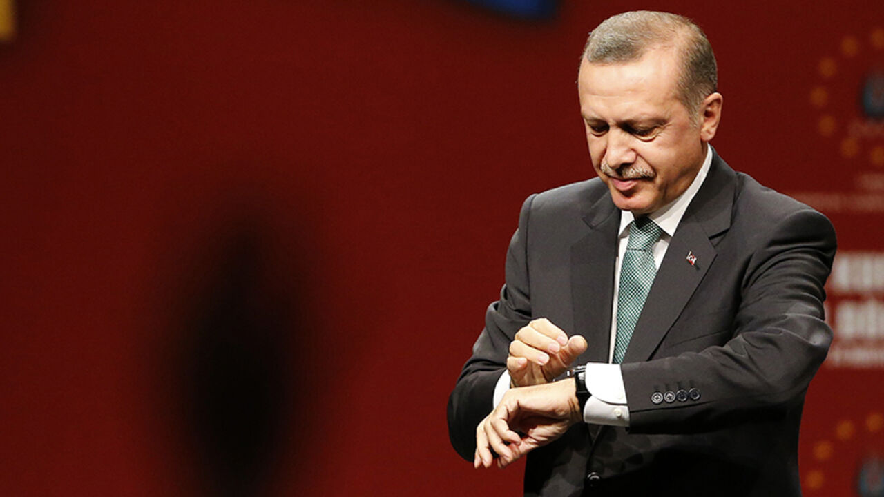 Turkish Prime Minister Erdogan looks at his watch at the end of his meeting with supporters during his visit in Cologne Turkish Prime Minister Tayyip Erdogan looks at his watch at the end of his meeting with supporters during his visit in Cologne May 24, 2014. REUTERS/Wolfgang Rattay (GERMANY - Tags: POLITICS) - RTR3QOIL