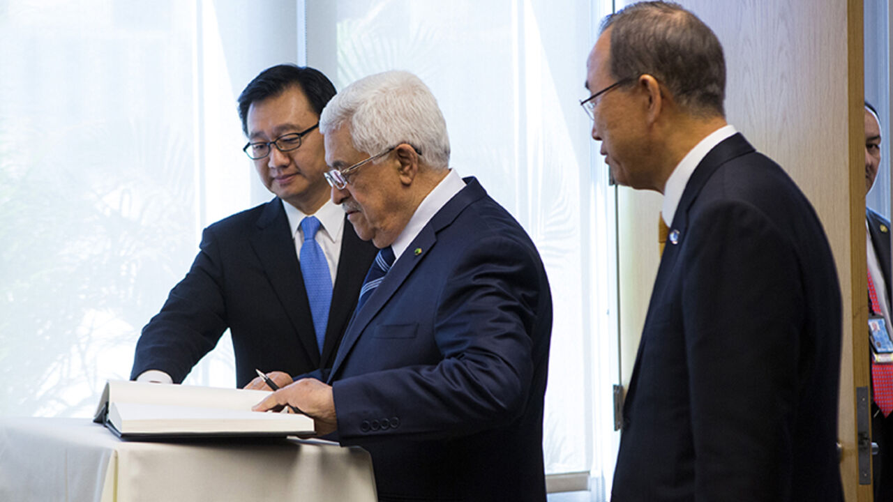 United Nations Secretary General Ban looks on as Palestinian President Abbas signs a guest book during the UN General Assembly at UN Headquarters in New York United Nations Secretary General Ban Ki-moon (R) looks on as Palestinian President Mahmoud Abbas signs a guest book during the UN General Assembly at UN Headquarters in New York September 24, 2013. REUTERS/Eric Thayer (UNITED STATES - Tags: POLITICS) - RTX13XTE