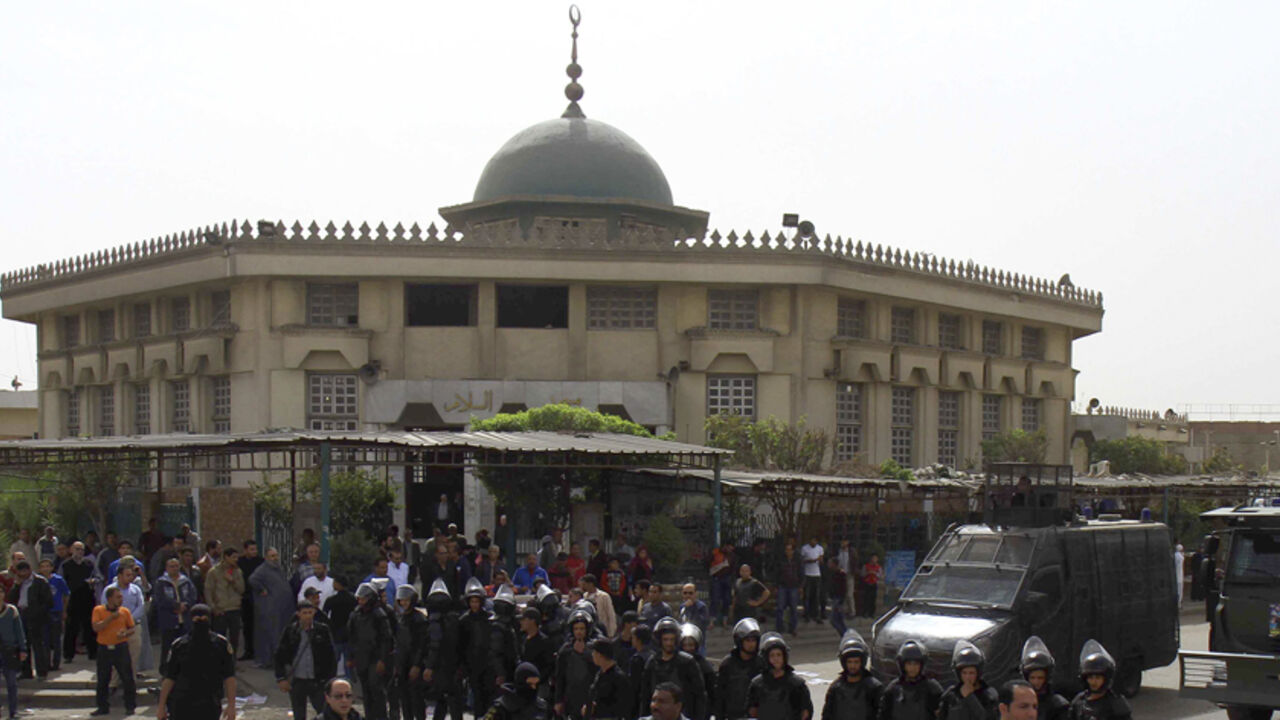 Policemen stand guard in front of a mosque during Friday prayer ahead of a protest by supporters of Islamist President Mohamed Mursi, who was overthrown by the army after demonstrations against his rule last July, in Cairo, March 7, 2014. REUTERS/Al Youm Al Saabi Newspaper (EGYPT - Tags: POLITICS CIVIL UNREST) EGYPT OUT. NO COMMERCIAL OR EDITORIAL SALES IN EGYPT - RTR3G60U