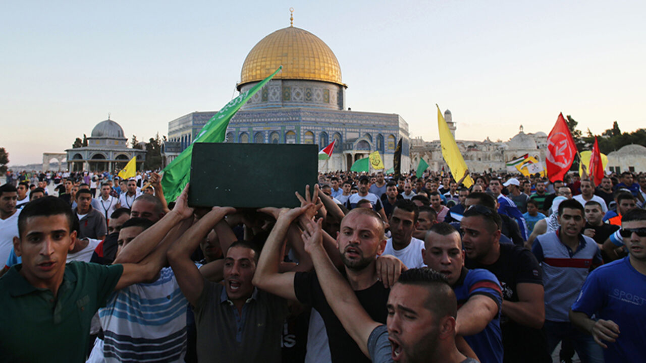 Palestinians carry the coffin of Mohammed Sinokrot during his funeral in front of the Dome of the Rock in Jerusalem's Old City Palestinians carry the coffin of Mohammed Sinokrot during his funeral in front of the Dome of the Rock, on the compound known to Muslims as Noble Sanctuary and to Jews as Temple Mount, in Jerusalem's Old City September 8, 2014. Scores of Palestinians rioted in the East Jerusalem neighbourhood of Wadi al-Joz for a second day after hearing that the youth from their neighbourhood had died of wounds suffered in a clash with Israeli police last week. Sinokrot succumbed to a head wound suffered during a protest a