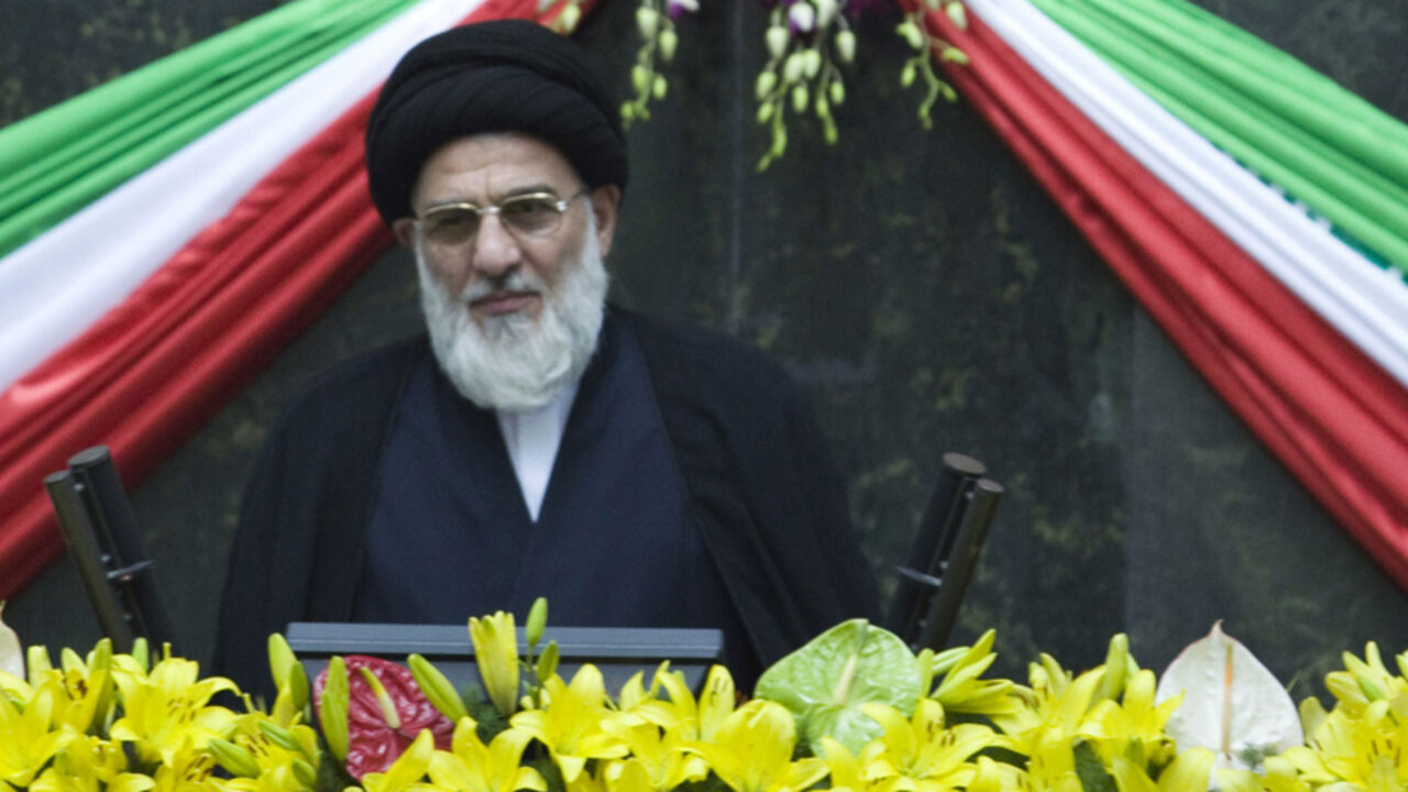Iranian Judiciary Chief Mahmoud Hashemi Shahroudi speaks in Tehran EDITORS' NOTE: Reuters and other foreign media are subject to Iranian restrictions on their ability to film or take pictures in Tehran.
Iranian Judiciary Chief Mahmoud Hashemi Shahroudi speaks as Parliament Speaker Ali Larijani (top) watches during President Mahmoud Ahmadinejad's swearing-in ceremony in Tehran August 5, 2009. REUTERS/Raheb Homavandi (IRAN POLITICS) - RTR26F4N