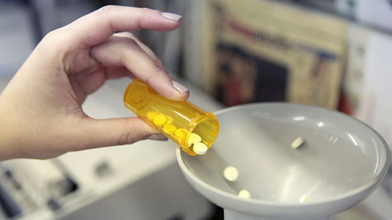 A pharmacy employee dumps pills into a pill counting machine as she fills a prescription while working at a pharmacy in New York A pharmacy employee dumps pills into a pill counting machine as she fills a prescription while working at a pharmacy in New York December 23, 2009. REUTERS/Lucas Jackson (UNITED STATES - Tags: HEALTH POLITICS) - RTR28BC5