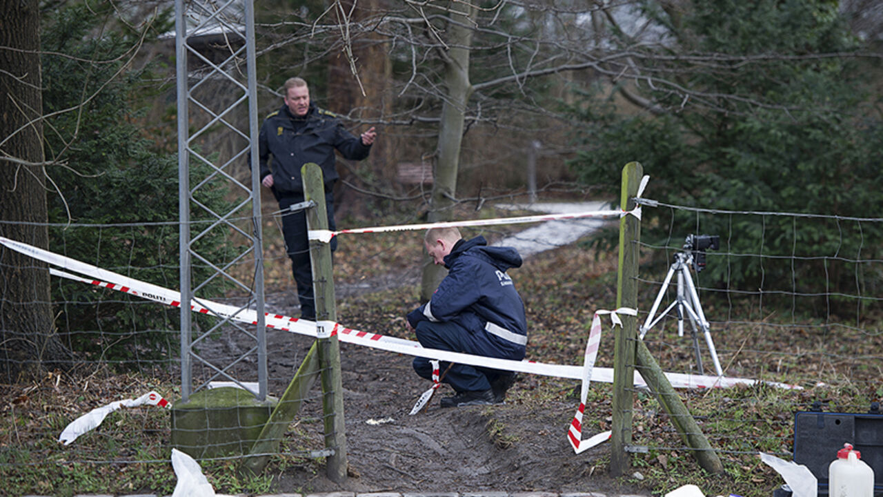 Danish policemen look for clues after an attempted attack on Danish writer Lars Hedegaard in Frederiksberg Danish policemen look for clues after an attempted attack on Danish writer Lars Hedegaard in Frederiksberg February 5, 2013. Hedegaard, a critic of Islam, was attacked outside his house in the Pelargonievej neighbourhood, near Copenhagen, by a man disguised as a postman who missed a shot to the head and fled the scene. REUTERS/Claus Bech/Scanpix (DENMARK - Tags: CRIME LAW RELIGION) NO COMMERCIAL OR BOOK SALES. THIS IMAGE HAS BEEN SUPPLIED BY A THIRD PARTY. IT IS DISTRIBUTED, EXACTLY AS RECEIVED BY REUTERS,