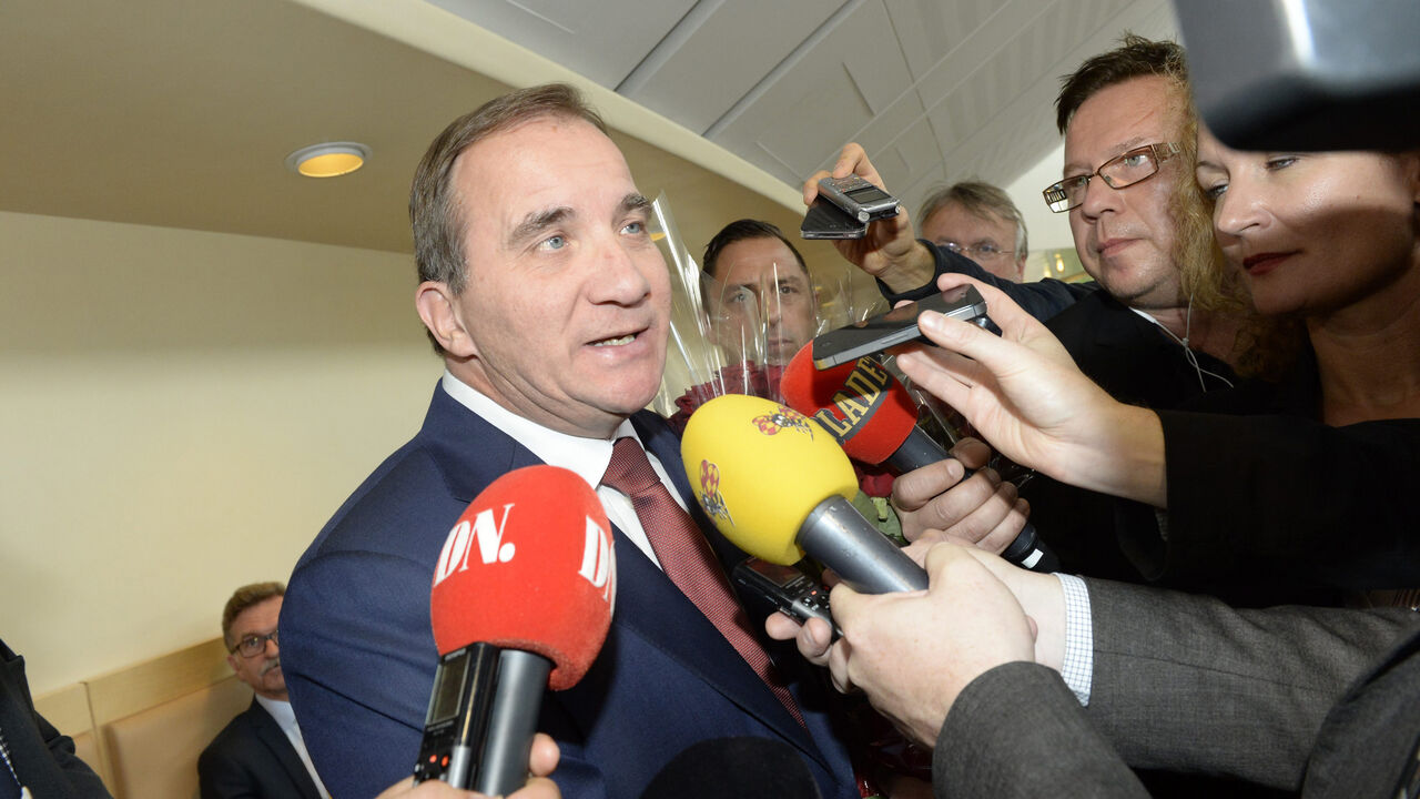 Social Democrat party leader Stefan Lofven speaks to members of the media, after being confirmed as the new prime minister of Sweden, in Stockholm Social Democrat party leader Stefan Lofven speaks to members of the media, after being confirmed as the new prime minister of Sweden, in Stockholm, October 2, 2014. Sweden's parliament confirmed Lofven as the country's prime minister on Thursday with the Social Democrat leader heading a minority coalition with the Greens that will be one of the country's weakest governments for decades. REUTERS/Jonas Ekstromer/TT News Agency (SWEDEN - Tags: POLITICS MEDIA)
ATTENTION EDITORS - FOR EDITORIAL USE ONLY. NOT F
