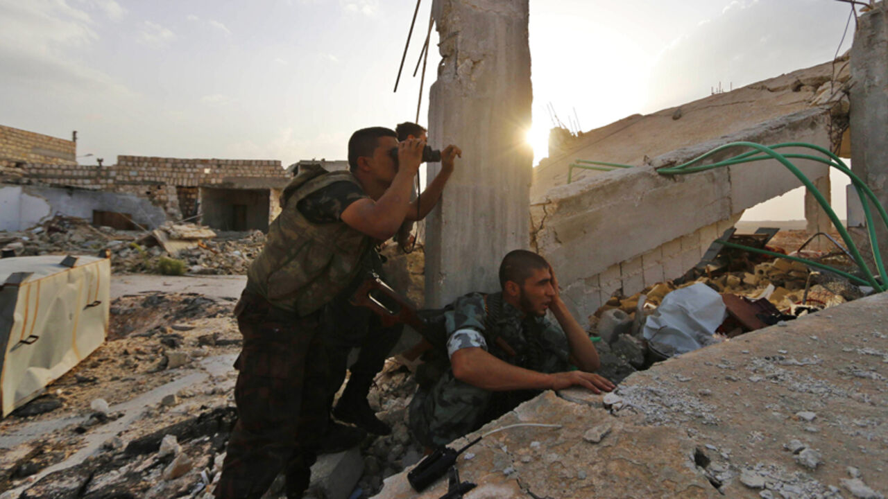 Rebel fighters take positions during clashes with forces loyal to Syria's President Bashar al-Assad around Handarat area Rebel fighters take positions during clashes with forces loyal to Syria's President Bashar al-Assad around Handarat area October 12, 2014. REUTERS/Hosam Katan (SYRIA - Tags: POLITICS CIVIL UNREST CONFLICT) - RTR49VUO