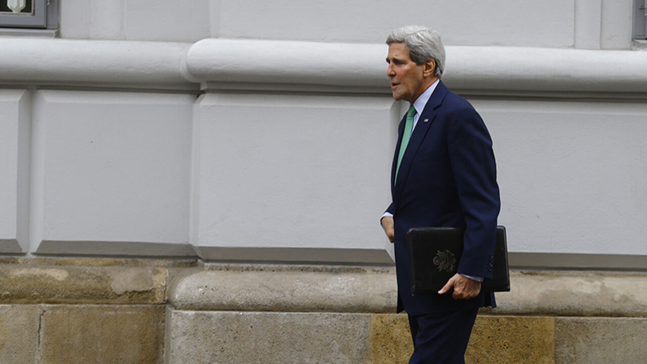 U.S. Secretary of State Kerry arrives at a hotel in Vienna U.S. Secretary of State John Kerry arrives prior to a meeting with EU foreign policy chief Catherine Ashton and Iranian Foreign Minister Mohammad Javad Zarif, at a hotel in Vienna October 15, 2014. World powers and Iran are not discussing extending a late November deadline for reaching an accord over Tehran's nuclear programme, a senior U.S. official said on Wednesday, adding there was still time to strike a deal. REUTERS/Leonhard Foeger (AUSTRIA - Tags: POLITICS ENERGY) - RTR4A9ED