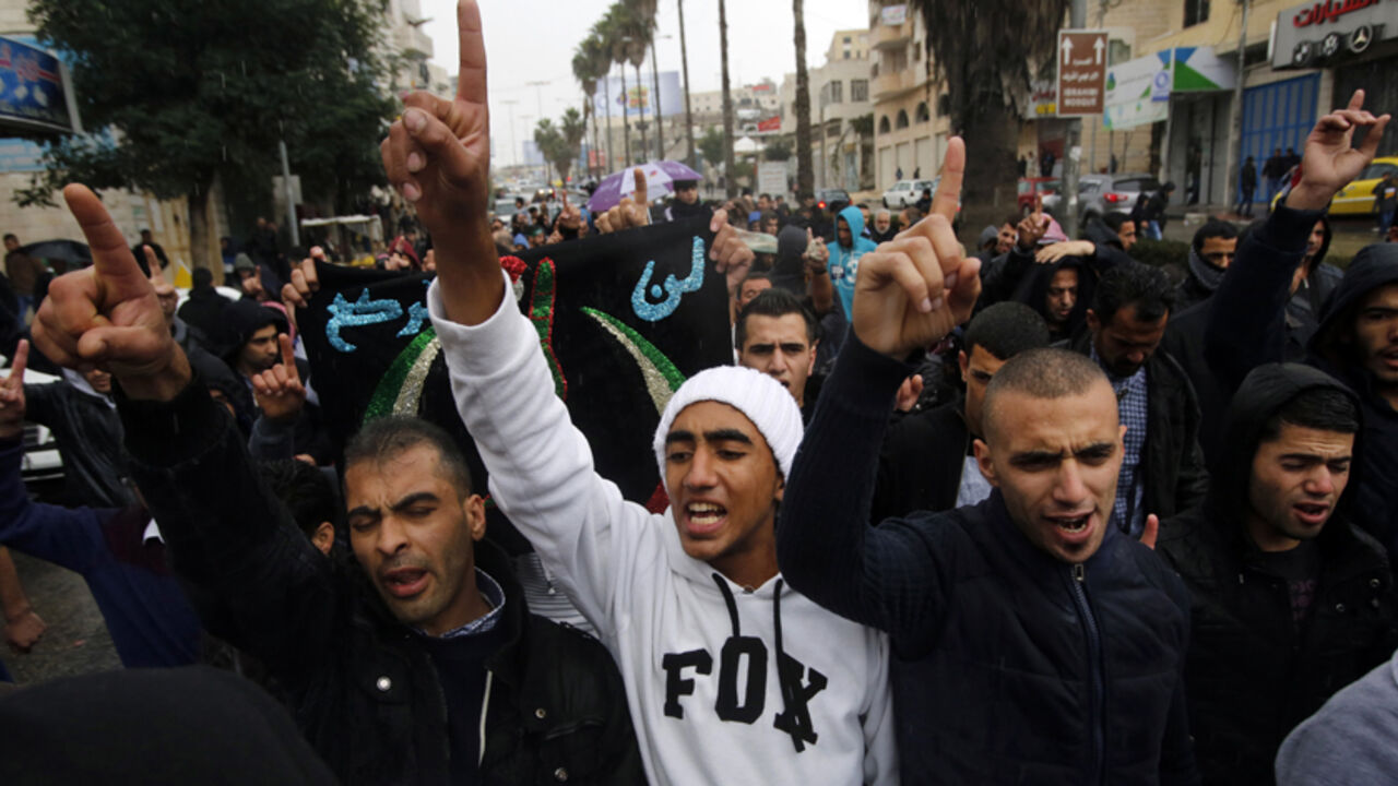 Palestinians take part in an anti-Israel rally over the entry restrictions to the al-Aqsa mosque, in the West Bank city of Hebron Palestinians take part in an anti-Israel rally over the entry restrictions to the al-Aqsa mosque, in the West Bank city of Hebron October 31, 2014. Muslim men over 50 prayed at the Aqsa mosque in Jerusalem's Old City on Friday amid intense security, a day after Israel closed all access to the sacred compound for the first time in more than a decade following violence on the streets. REUTERS/Mussa Qawasma (WEST BANK - Tags: POLITICS CIVIL UNREST RELIGION) - RTR4CBH7