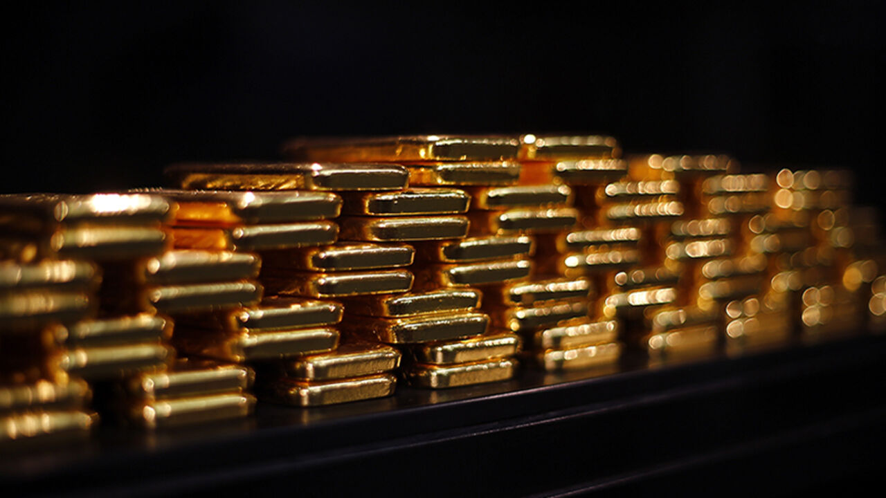 Gold bars are stacked at a safe deposit room of the ProAurum gold house in Munich Gold bars are stacked at a safe deposit room of the ProAurum gold house in Munich March 6, 2014. Gold was flat on Thursday as diplomatic efforts to cool the Ukraine crisis depressed demand for assets seen as safe, but the metal found support above $1,330 an ounce from weak U.S. economic data and ahead of a key employment report. REUTERS/Michael Dalder(GERMANY - Tags: BUSINESS COMMODITIES SOCIETY) - RTR3G4CM