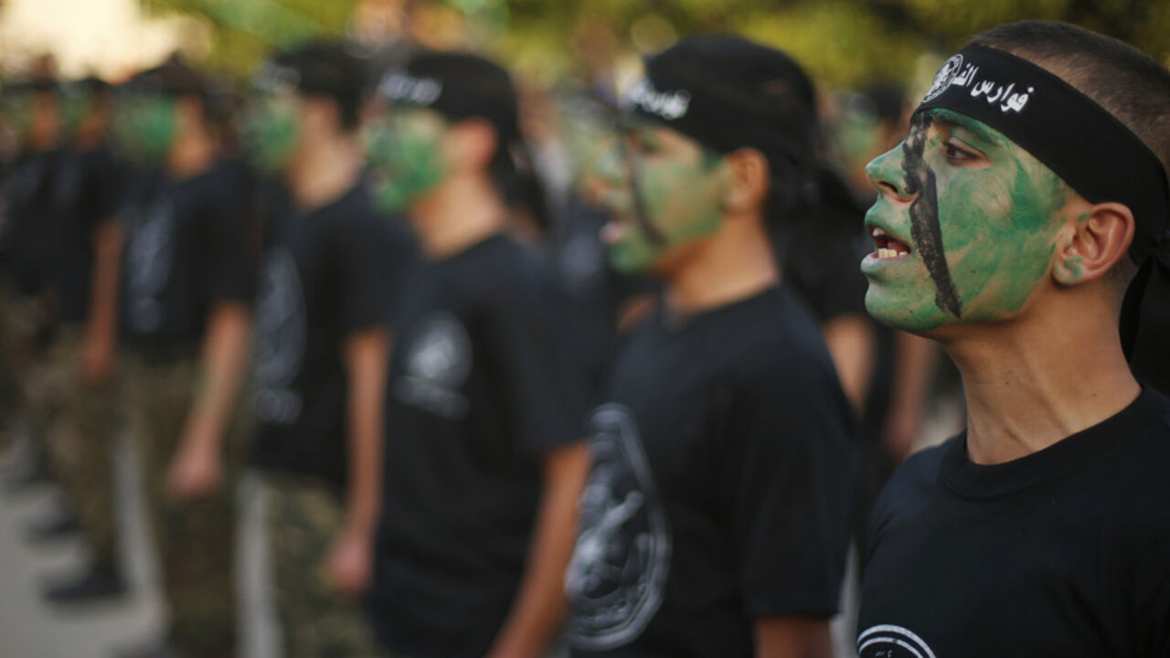 MIDEAST-PALESTINIANS/ISRAEL Young Palestinians from Hamas's "popular army" chant anti-Israel slogans as they take part in a military graduation ceremony in Jabaliya refugee camp in the northern Gaza Strip November 7, 2014. Hamas recently formed a "popular army" for young Palestinians to prepare them to "confront any possible Israeli attack", Hamas officials said. REUTERS/Suhaib Salem (GAZA - Tags: POLITICS MILITARY CIVIL UNREST CONFLICT) - RTR4D9VA