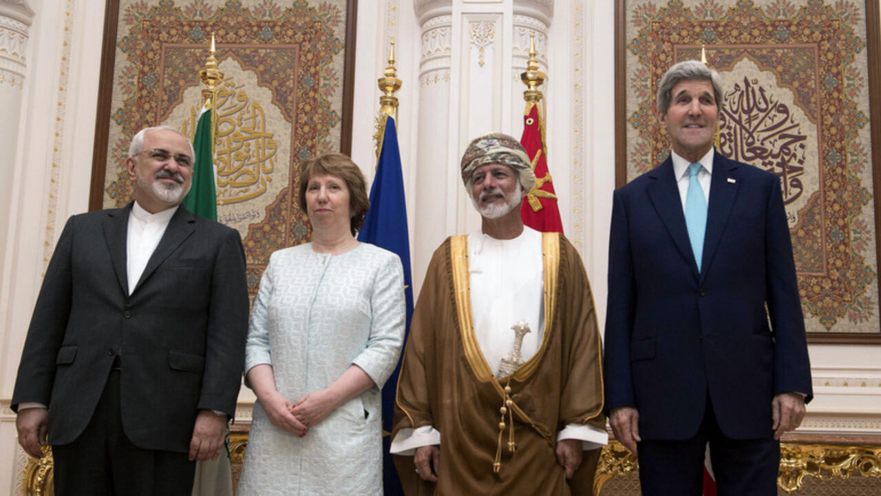 Iranian FM Zarif, EU envoy Ashton, Omani FM Alawi and U.S. Secretary of State Kerry pose for a photo in Muscat (L-R) Iranian Foreign Minister Javad Zarif, EU envoy Catherine Ashton, Omani Foreign Minister Yussef bin Alawi and U.S. Secretary of State John Kerry pose for a photo in Muscat November 9, 2014. Zarif began talks with Kerry and Ashton in Oman on Sunday to try to advance efforts to end a standoff over Tehran's nuclear program, a witness said. REUTERS/Nicholas Kamm/Pool (OMAN - Tags: POLITICS ENERGY) - RTR4DF4P