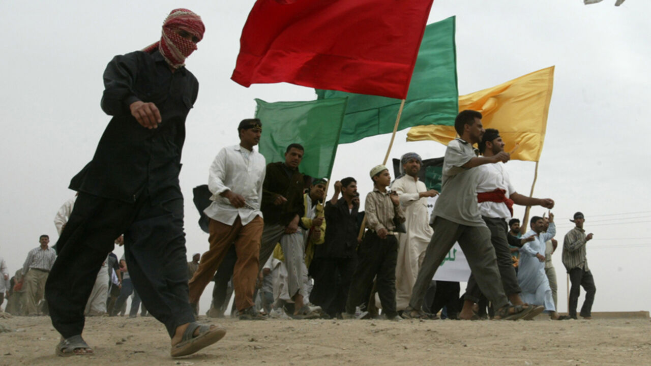 IRAQI MAN JOINS OTHER PILGRIMS ON THEIR WAY TO KARBALA FOR THE SHI'ITE
ASHOURA. An Iraqi man joins other pilgrims on the way to Karbala (100km south of
Baghdad) April 19, 2003, to celebrate the Shi'ite Ashoura. The traditional
pilgrimage has been banned in Iraq for more than 30 years. PP03040058
REUTERS/Petr Josek
PJ/GB - RTRM2R2