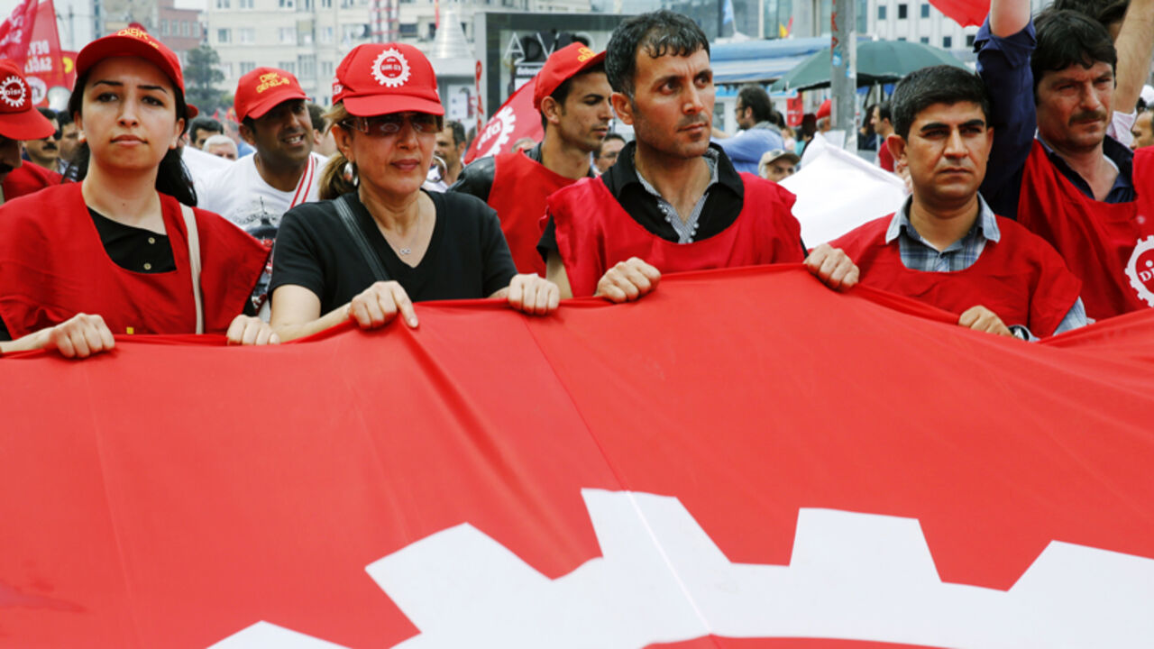 Members of trade unions chant slogans as they march at Taksim Square in Istanbul Members of trade unions chant slogans against Turkey's Prime Minister Tayyip Erdogan as they march at Taksim Square in Istanbul June 5, 2013. Turkish trade unionists marched into an Istanbul square on Wednesday, joining unprecedented protests against Erdogan over what they see as his authoritarian rule. REUTERS/Yannis Behrakis (TURKEY - Tags: CIVIL UNREST POLITICS BUSINESS EMPLOYMENT) - RTX10CIK