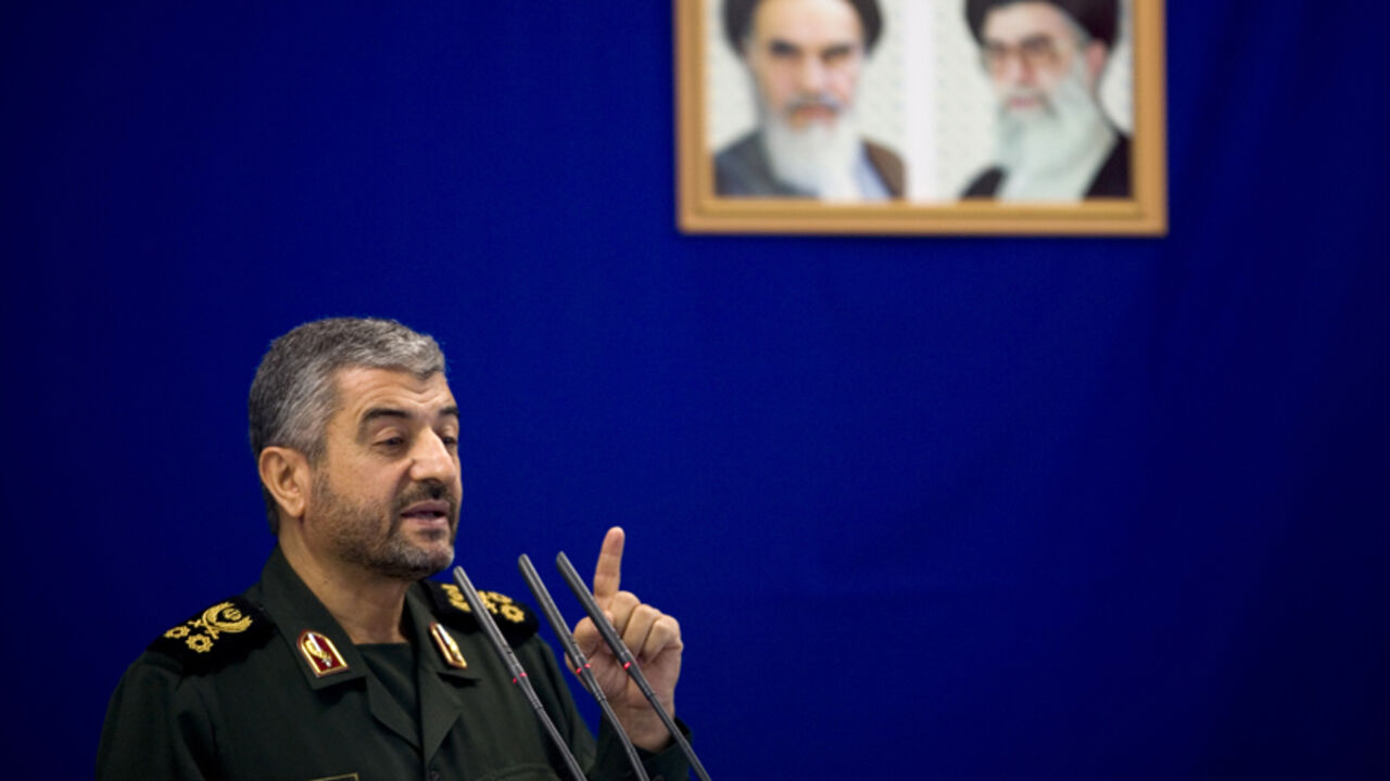 IRAN/ Head of Iran's Revolutionary Guards force, General Mohammad Ali Jaafari speaks at a University during Friday prayers in Tehran November 23, 2007. REUTERS/Morteza Nikoubazl (IRAN) - RTX3YZH