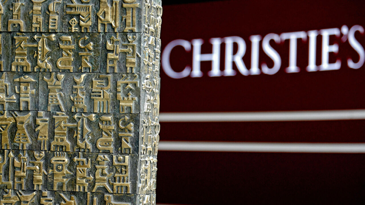 "The Wall" sculpture by Iranian Parviz T "The Wall" sculpture by Iranian Parviz Tanavoli is exhibited in Dubai, on April 27, 2008, prior to being auctioned at Christies Middle East next week. The estimated price of the sculpture painting is between $400,000-$600,000 (1,500,000-2,200,000UAE Dirhams). Christie's organisers said that the spring sales is set to offer more than $30,000,000 worth of art, jewellery and watches to Middle East market. AFP PHOTO/MARWAN NAAMANI (Photo credit should read MARWAN NAAMANI/AFP/Getty Images)