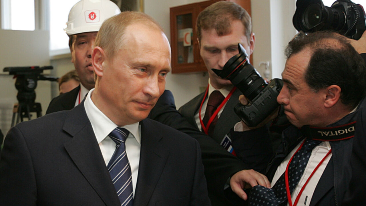 Russian President Vladimir Putin walks past a photographer at the Botas gas pumping station Russian President Vladimir Putin (L) walks past a photographer at the Botas gas pumping station in Durusu near Turkey's Black Sea city of Samsun, November 17, 2005 during the inauguration of a gas pipeline "Blue Stream" carrying Russian gas to Turkey through Black Sea. REUTERS/Mustafa Ozer/Pool - RTR1B7TH