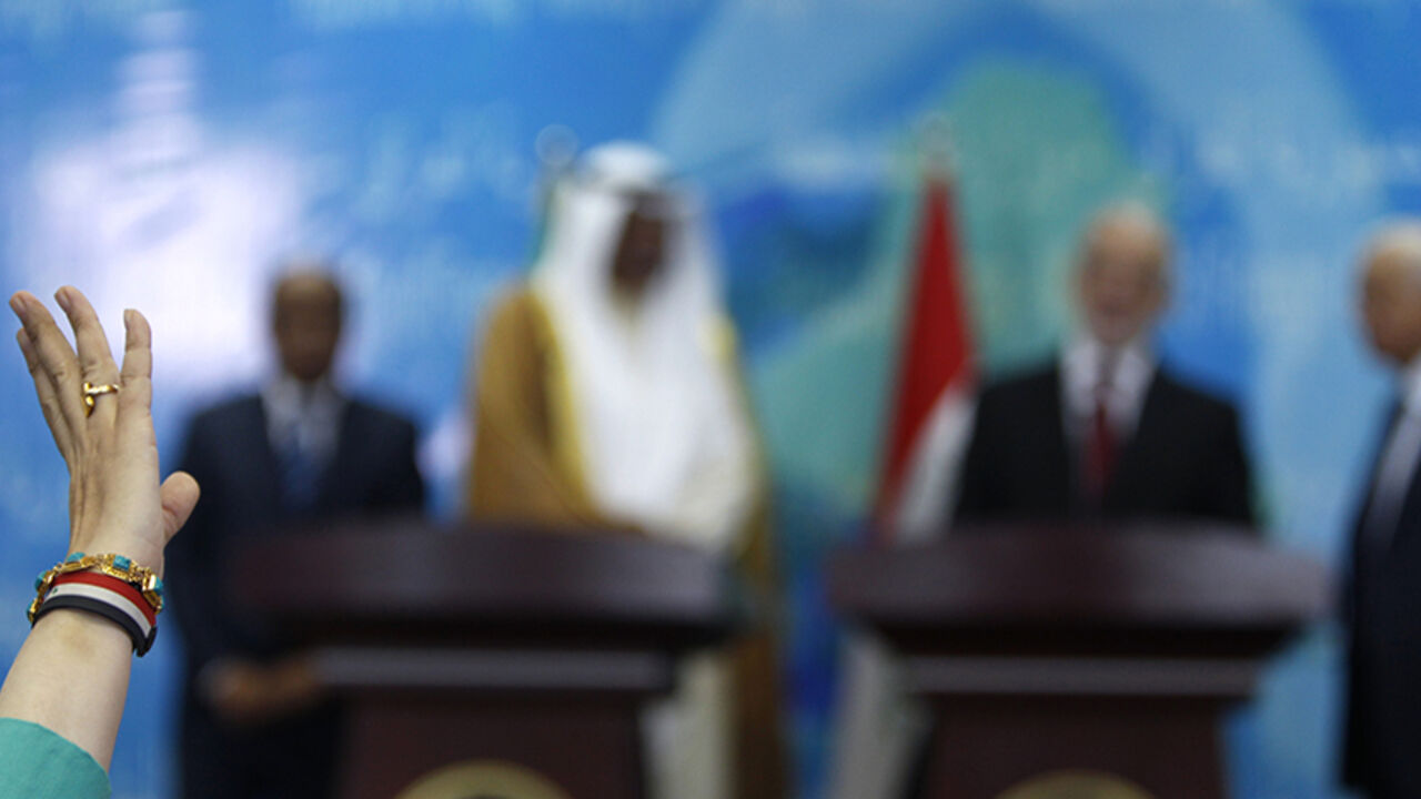 MIDEAST-CRISIS/ARAB LEAGUE-IRAQ A journalist raises her hand to ask a question during a news conference in Baghdad, October 19, 2014. REUTERS/Ahmed Saad (IRAQ - Tags: CIVIL UNREST POLITICS) - RTR4AQ9Y