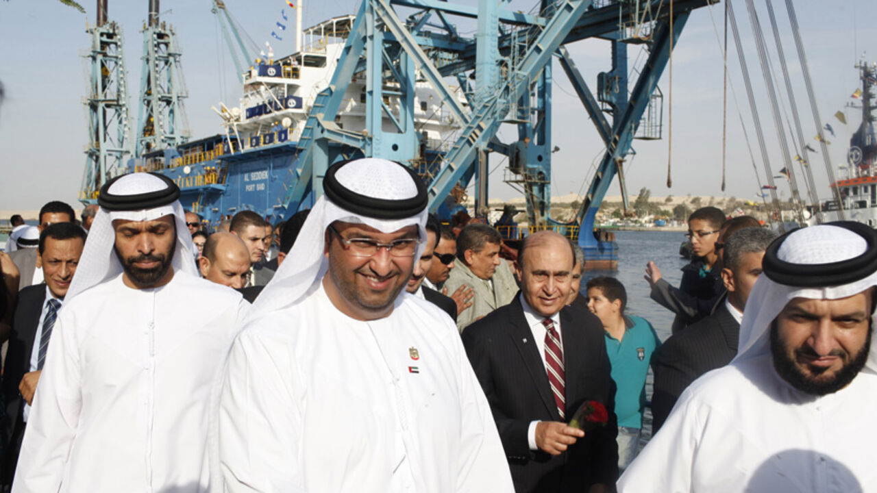 EGYPT-SUEZ/ Suez Canal Authority Chairman Lieutenant General Mohab Mamish (2nd R) walks with a UAE delegation during a ceremony marking the start of dredging works on the New Suez Canal Project near the Suez Canal in Ismailia city November 13, 2014. The project is led by the National Marine Dredging Company of the Emirates in collaboration with the Suez Canal Authority. REUTERS/Asmaa Waguih (EGYPT - Tags: POLITICS TRANSPORT MARITIME) - RTR4E2KF