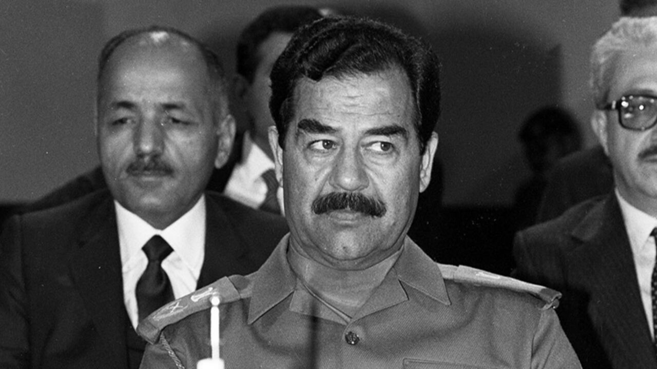 ARAB SUMMIT Iraqi President Saddam Hussein and Syrian President Hafez Al-Assad as
they head their delegations on November 8, 1987 during opening session
of emergency Arab summit in Amman. REUTERS/Jim Hollander-Files
HB/ - RTRALFZ