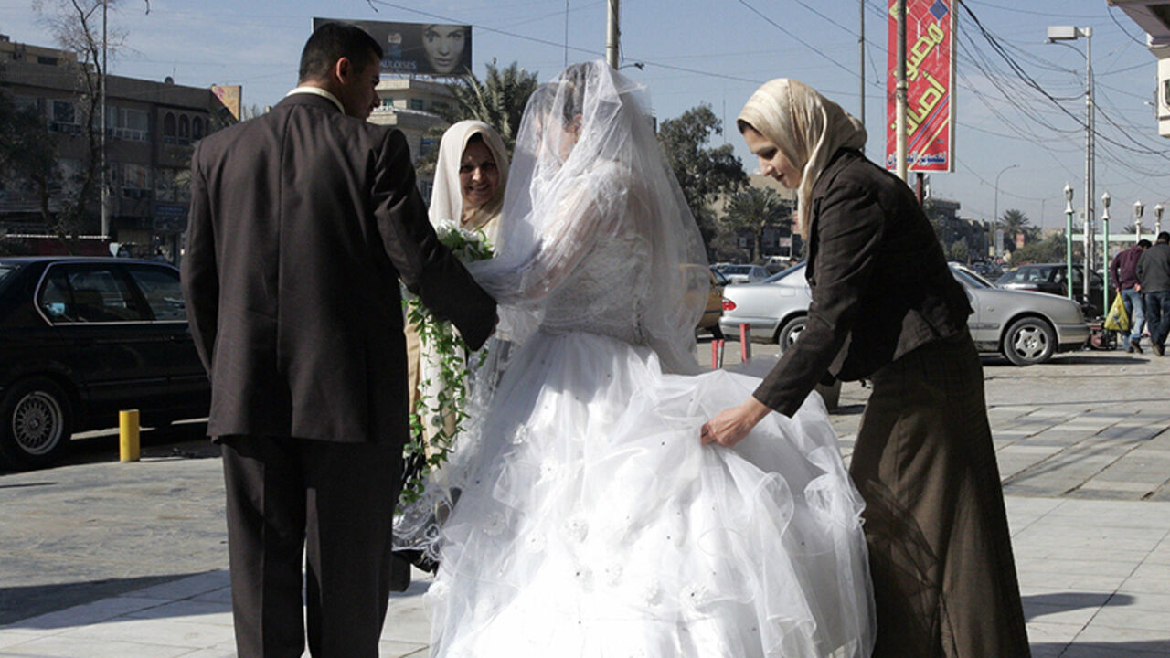 TO GO WITH AFP STORY BY BRYAN PEARSON
(FILES) A file picture dated 04 January 2007 shows an Iraqi bride preparing to go to her wedding party in Baghdad. Yassir and Sara (not pictured) plan 03 September 2007 to get married in Baghdad after Ramadan but don't spread the word. It could get them killed. There'll be no convoys of decorated cars, no stopping for wedding photographs, no all-night party with hundreds of friends in a hired hall, no fanfare, no fireworks -- nothing to draw the unwanted attention of bo
