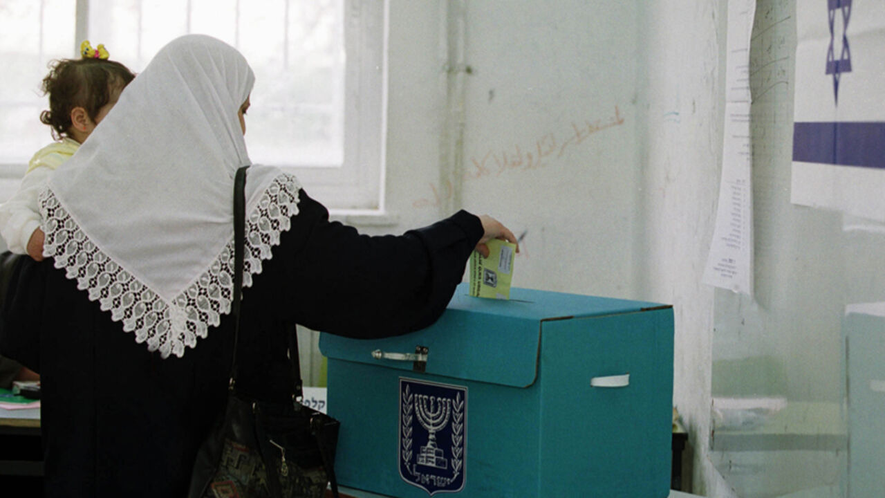 ISRAEL An Israeli-Arab voter drops a ballot into a ballot box during voting in East Jerusalem, February 6, 2001. Most Israeli-Arabs are expected to abstain from voting in a protest against the 13 Israeli-Arabs who were killed during the recent 'Intifada' or uprising against Israel. Ariel Sharon appeared poised for a stunning political victory over Prime Minister Ehud Barak as voters began casting ballots Tuesday in an election seen as a referendum on Israel's relationship with the Palestinians.
EH/WS - RTR15LTJ