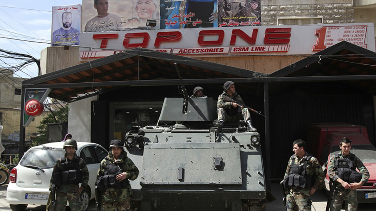 Lebanese army soldiers are deployed as part of a new security plan for the city, in the Alawite Jabal Mohsen neighbourhood in Tripoli, northern Lebanon, April 1, 2014. Fighting between Tripoli's Sunni Muslims and members of the Alawite sect, an offshoot of Shi'ite Islam, has killed at least 28 people over the last two weeks.     REUTERS/Omar Ibrahim (LEBANON - Tags: POLITICS CIVIL UNREST CONFLICT MILITARY) - RTR3JGBK