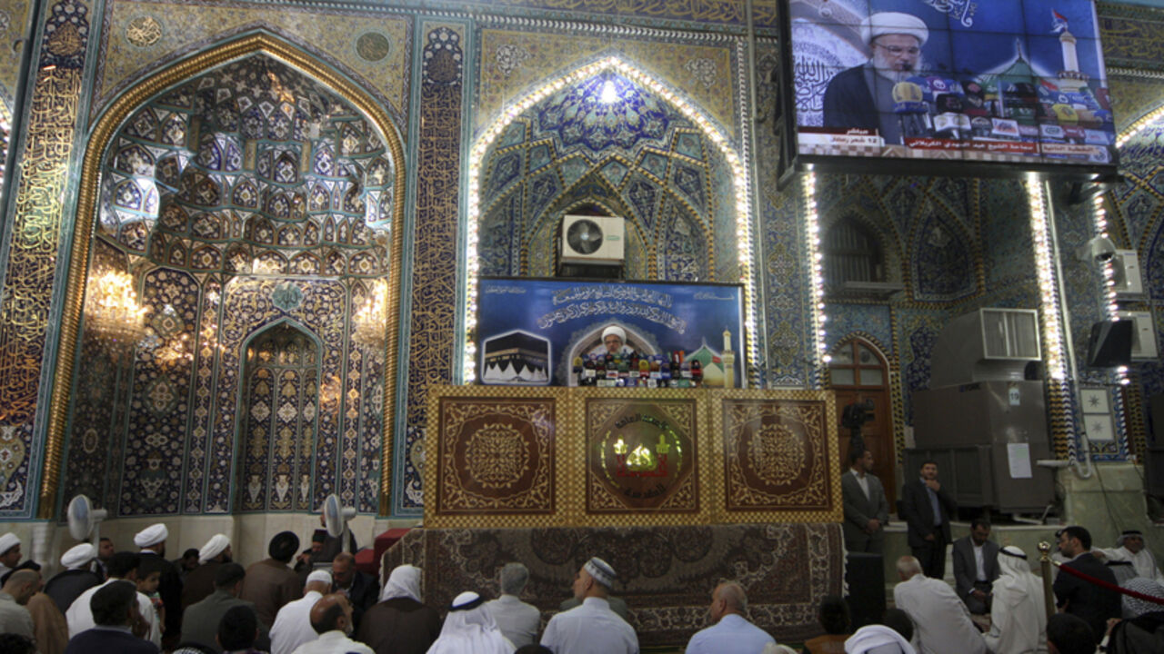 IRAQ-SECURITY/SECT Shi'ite Muslims listen to Sheikh Abdul Mehdi Al-Karbala'i speak as he delivers the text of a sermon by Iraq's top Shi'ite cleric Grand Ayatollah Ali Sistani, during Friday prayers at the Imam Hussein shrine in the holy city of Kerbala July 11, 2014. Sistani urged fighters on Friday to respect the rights of all Iraqis, regardless of sect or politics, after an escalation in apparent sectarian killings in recent weeks. REUTERS/Mushtaq Muhammed (IRAQ - Tags: CIVIL UNREST POLITICS RELIGION) - RTR3Y5N8
