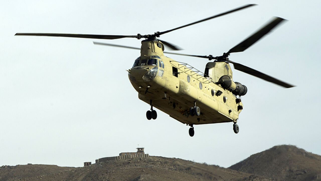 AFGHANISTAN-MILITARY/ A CH-47 Chinook helicopter from the 82nd Combat Aviation Brigade lands to pick up U.S. soldiers from the 3rd Cavalry Regiment after an advising mission at the Afghan National Army headquarters for the 203rd Corps in the Paktia province of Afghanistan December 21, 2014. REUTERS/Lucas Jackson (AFGHANISTAN - Tags: CIVIL UNREST POLITICS MILITARY TRANSPORT) - RTR4IUN7