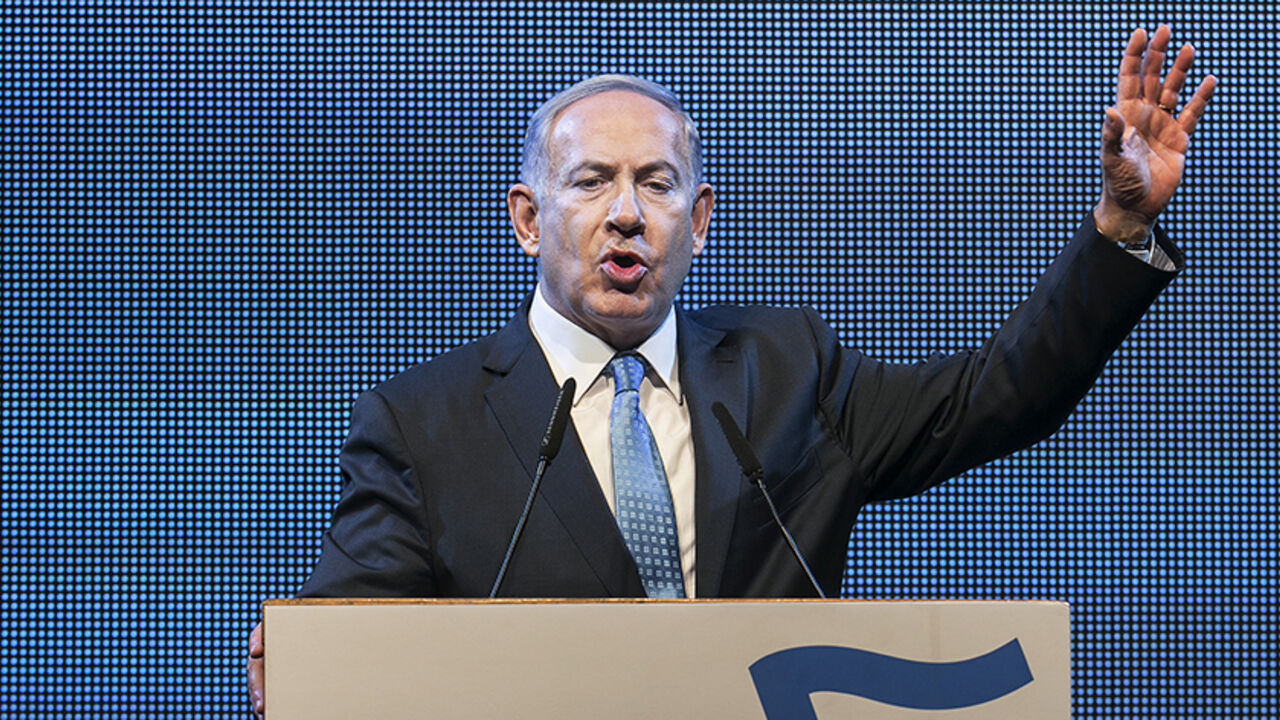 ISRAEL-POLITICS/ Israel's Prime Minister Benjamin Netanyahu gestures as he delivers a speech during the launch of his Likud party election campaign in Tel Aviv January 5, 2015. Netanyahu was re-elected head of the right-wing Likud party last week, overcoming his first hurdle toward winning a fourth term in office in a March general election. REUTERS/Baz Ratner (ISRAEL - Tags: POLITICS ELECTIONS) - RTR4K5IA