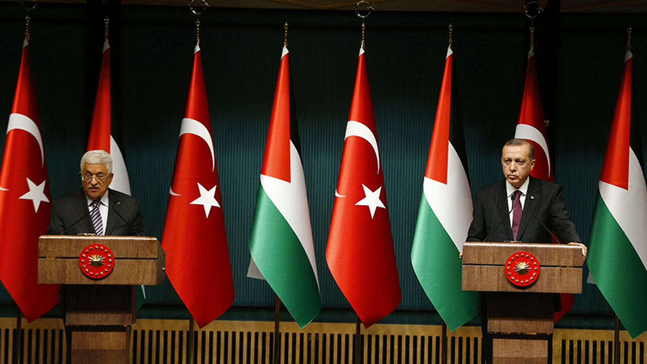 TURKEY-ERDOGAN/ABBAS Turkey's President Tayyip Erdogan and Palestinian President Mahmoud Abbas (L) address the media at the Presidential Palace in Ankara January 12, 2015. REUTERS/Umit Bektas (TURKEY - Tags: POLITICS) - RTR4L5C4
