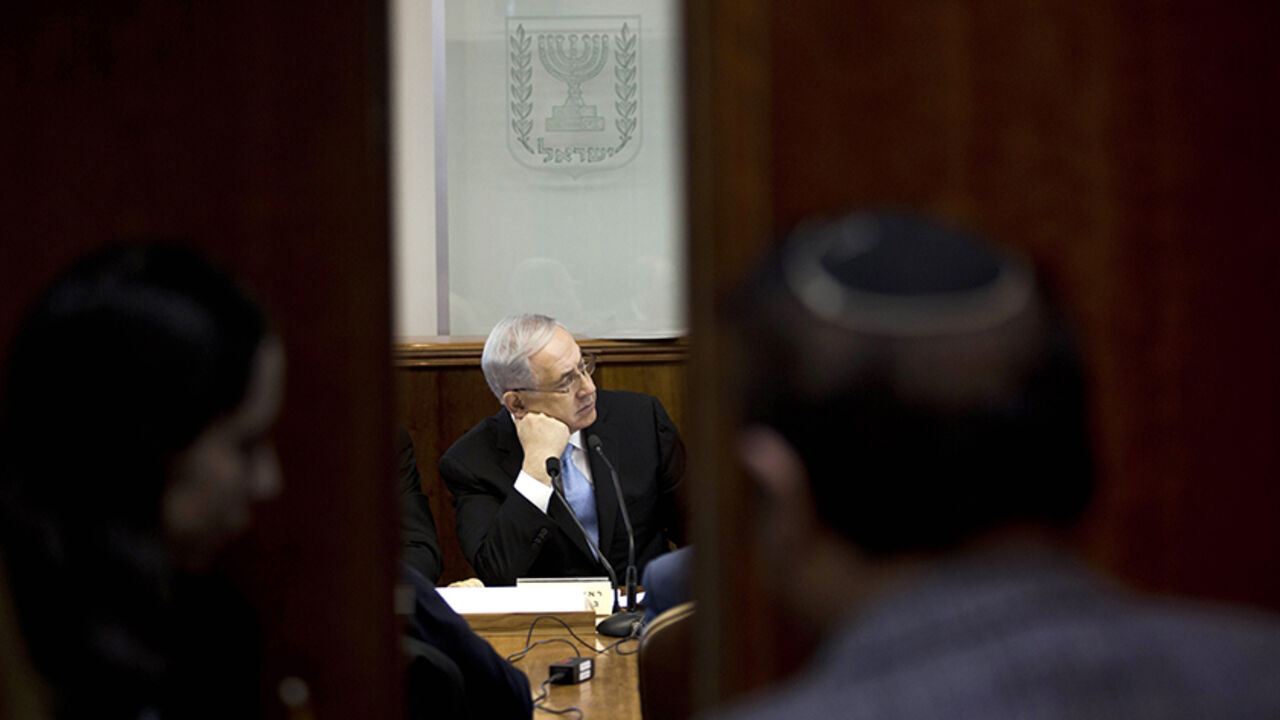 ICC-PALESTINIANS/ISRAEL Israel's Prime Minister Benjamin Netanyahu attends the weekly cabinet meeting at his office in Jerusalem January 18, 2015. Israel is lobbying member-states of the International Criminal Court to cut funding for the tribunal in response to its launch of an inquiry into possible war crimes in the Palestinian territories, officials said on Sunday. REUTERS/Abir Sultan/Pool (JERUSALEM - Tags: POLITICS CRIME LAW) - RTR4LUYJ